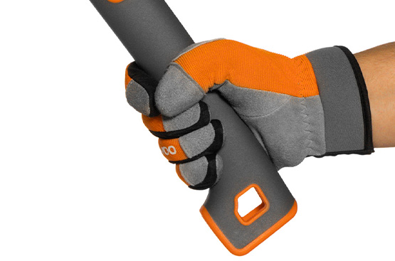 Рукоятка изготовлена из легкого, но прочного материала Fiberglass, который поглощает вибрацию от удара и минимизирует усталость. Покрытие Soft Grip и загнутая форма гарантирует надежный хват.