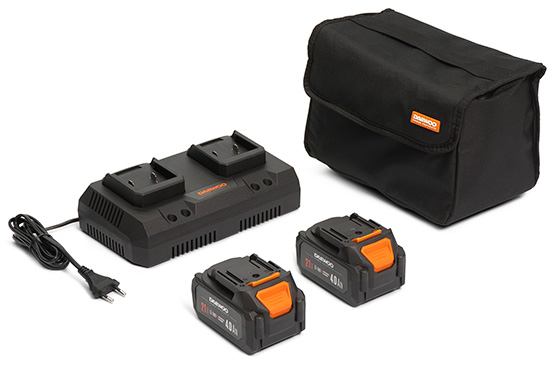 Два аккумулятора 21В/4Ач и зарядное устройство на две батареи уже в комплекте. Вы сразу можете приступить к работе на участке.